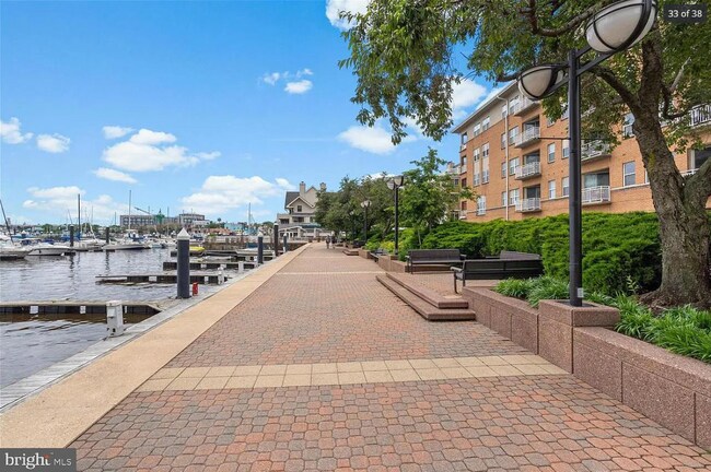 Waterfront promenade - 23 Pierside Dr