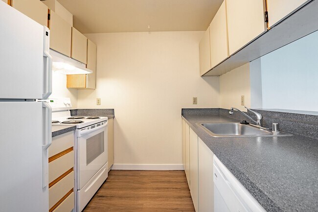 Building Photo - Elliott Place Apartments