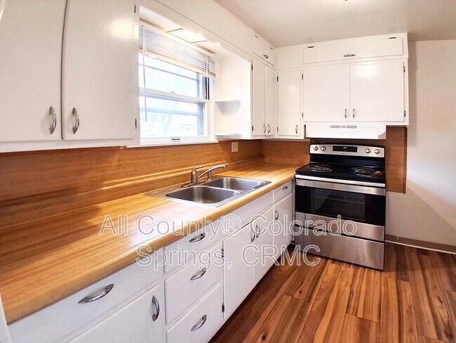 Building Photo - 221 N Foote Ave