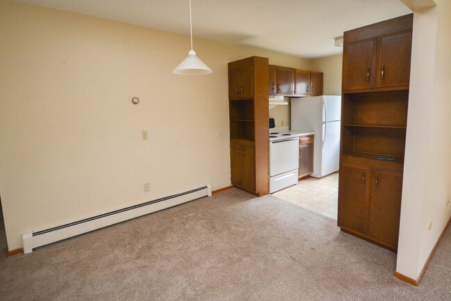 Building Photo - 1br condo with tons of amenities!