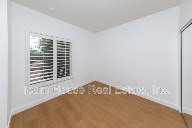 Building Photo - 26971 Hillsborough Pkwy