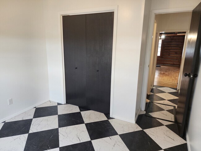 Building Photo - 3886 N West River Rd