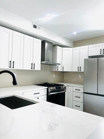 Building Photo - 5612 2nd Pl NW