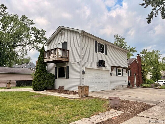 Building Photo - 2111 Earlmont Rd