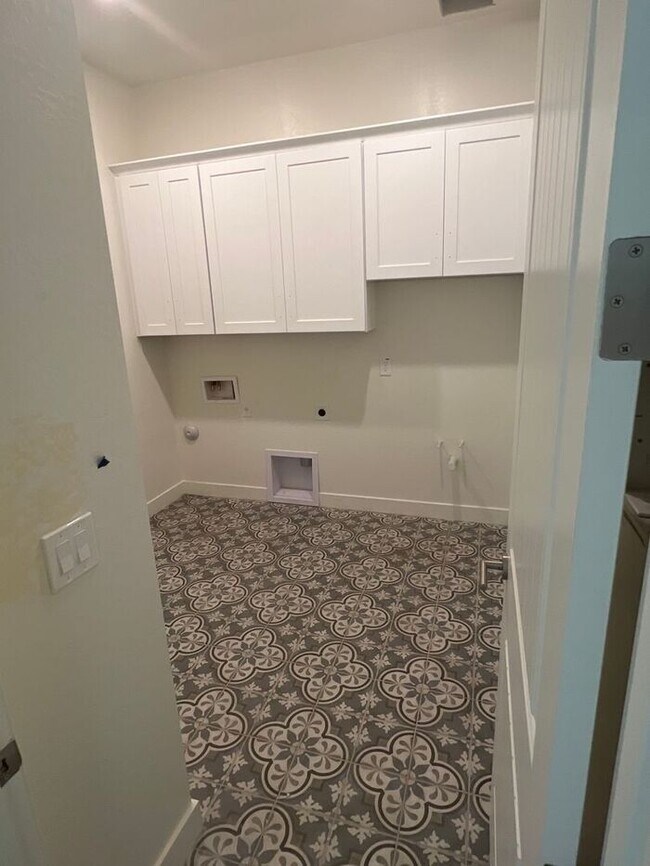 Building Photo - Executive Single-Story 4-Bedroom Rental with $50K+ Upgrades & Indoor-Outdoor Living in Chandler, AZ