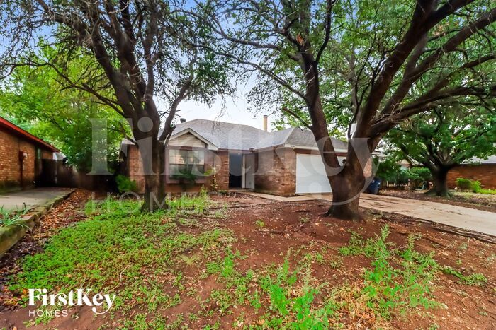 Building Photo - 3200 Creekwood Ln