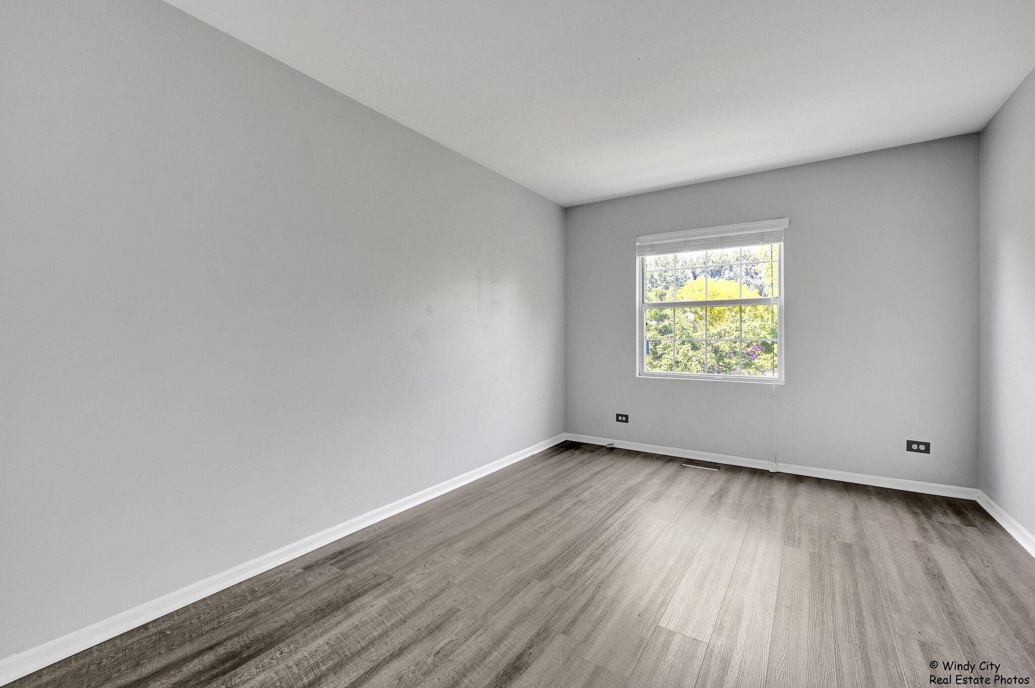 Building Photo - 240 Acorn Dr