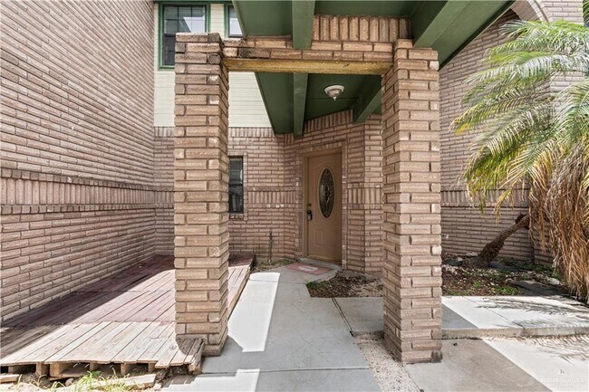Building Photo - 13 Charleston Ln