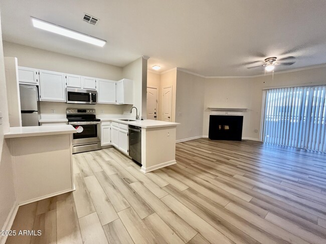Building Photo - 16013 S Desert Foothills Pkwy