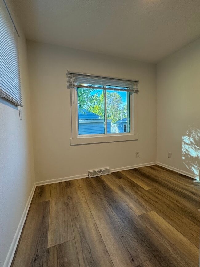 Bedroom - 113 5th Ave W