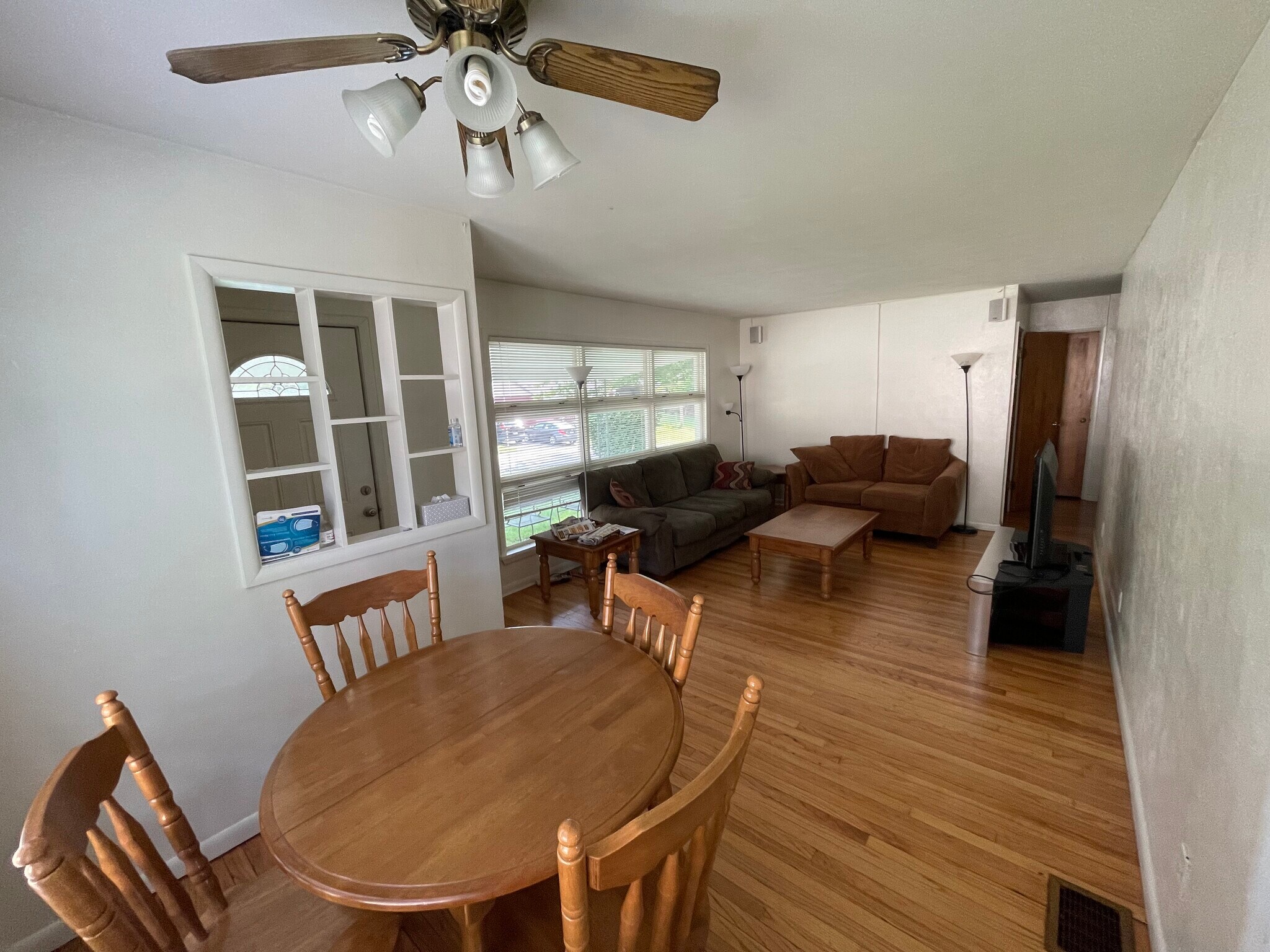 Building Photo - 425 E Wylie St