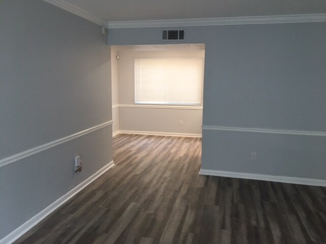 Living Room - 100 Biscayne Dr NW