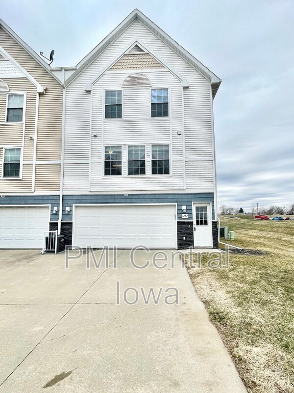 Building Photo - 1262 SE Village View Ln