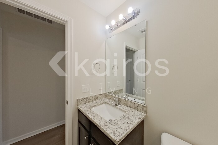 Building Photo - 107 Lord Effingham Wy