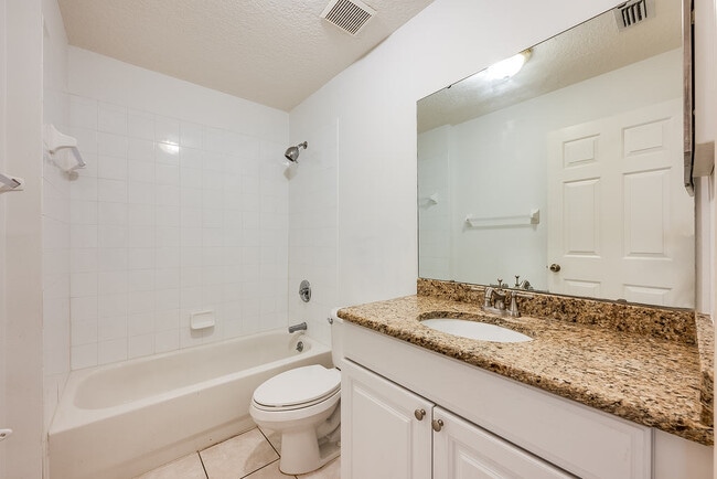 Building Photo - 39900 Bayview Dr