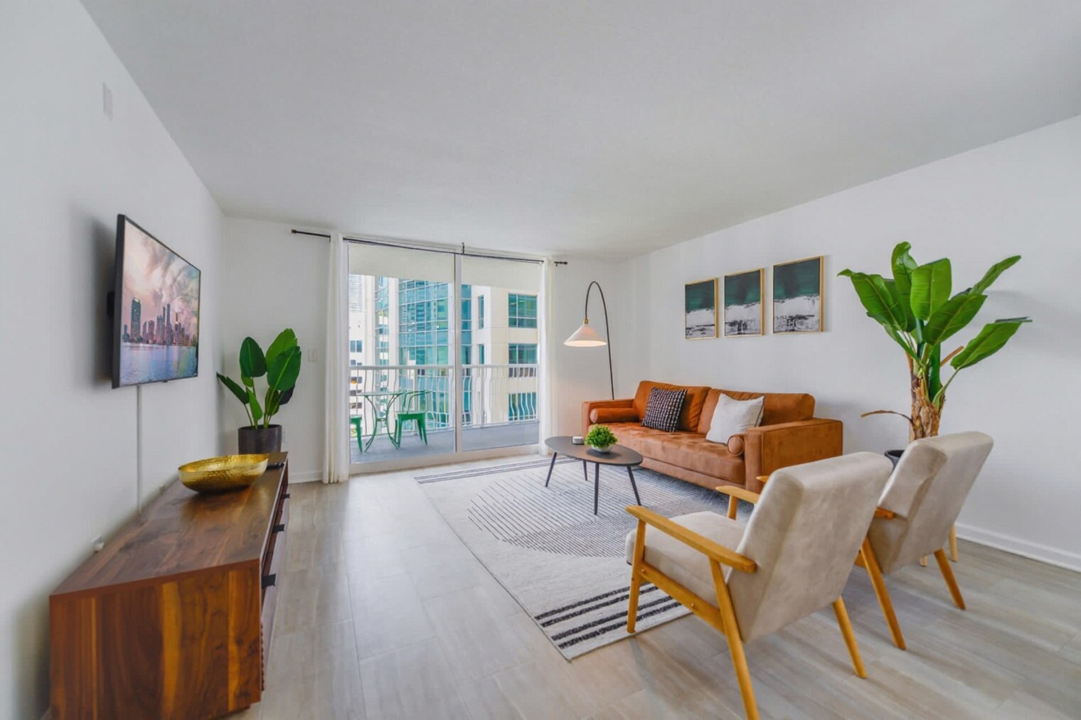 Building Photo - 1 SE 12th St