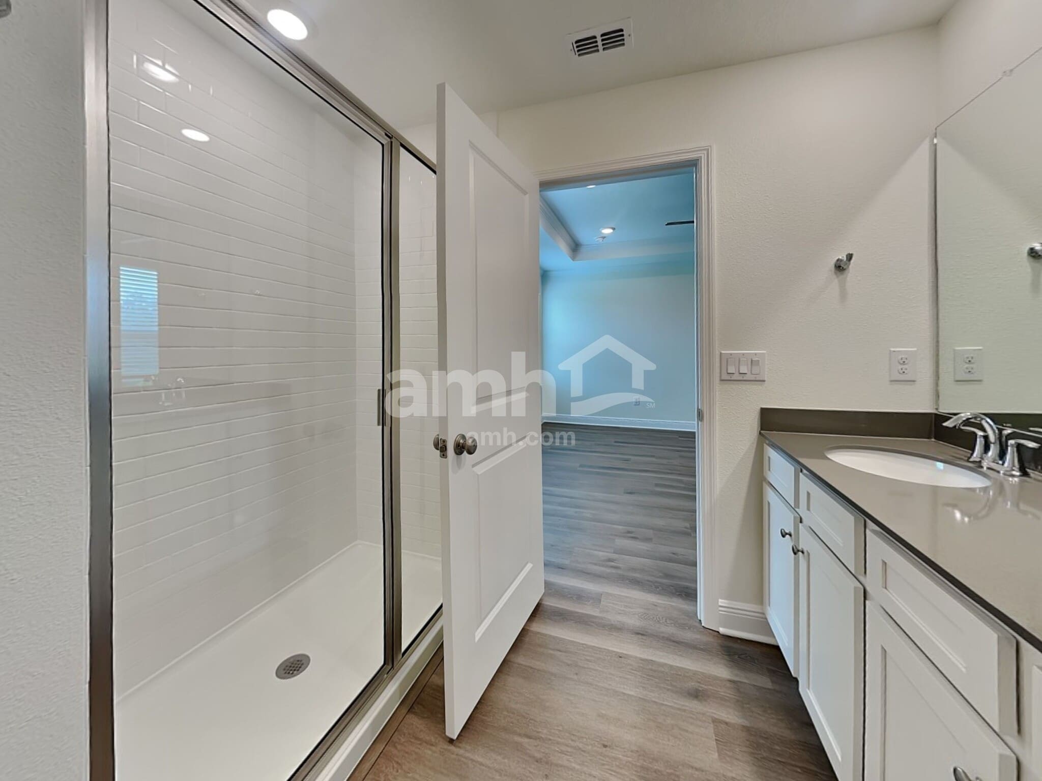 Building Photo - 27178 St Andrews Ave