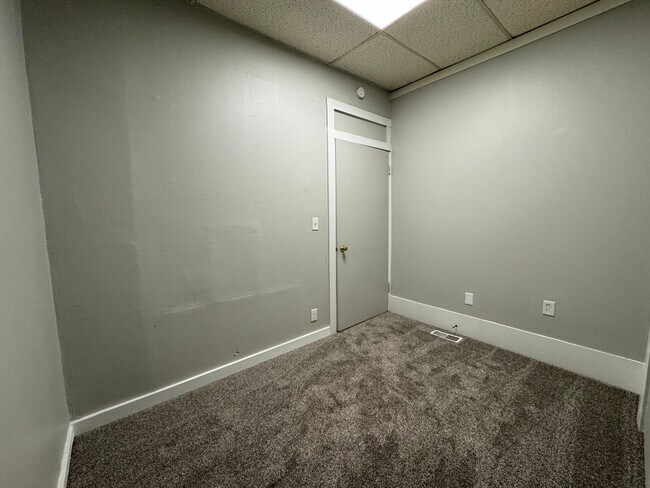 Building Photo - 1 Bed / 1 Bath close to campus