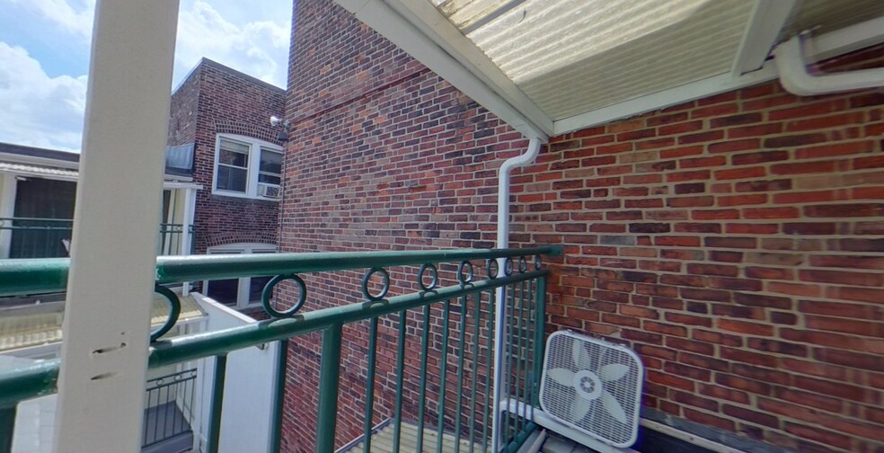 Building Photo - 67 Symphony Rd