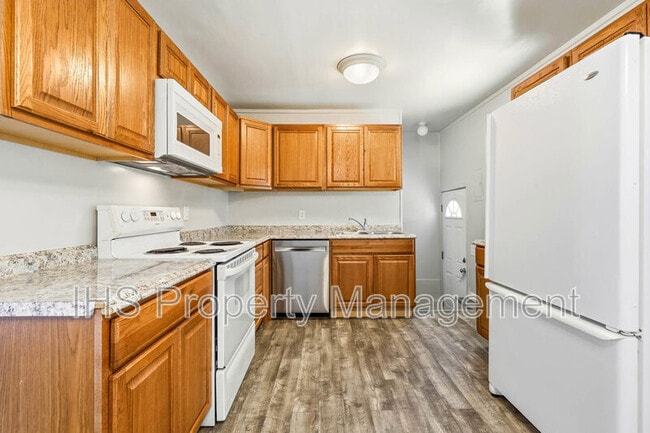 Building Photo - 1105 Thayer Dr