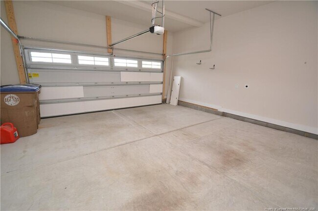 Building Photo - 544 Basin Hl Dr