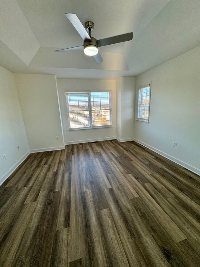 Building Photo - Brand New  END UNIT Townhouse For Rent in ...