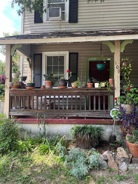 Primary Photo - 109 Church St