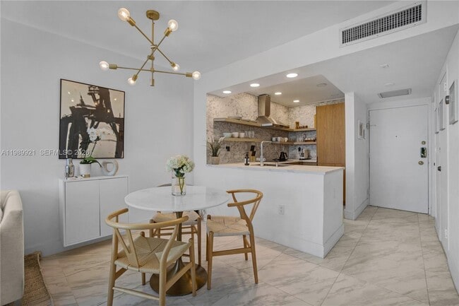 Building Photo - 2899 Collins Ave