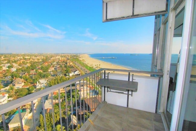 Building Photo - Private 16th-Floor Oceanview Residence with Belmont Pier Views