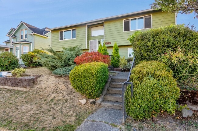 Primary Photo - Modern 4bd 2.5 bath Home