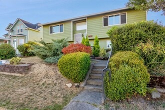 Building Photo - Modern 4bd 2.5 bath Home