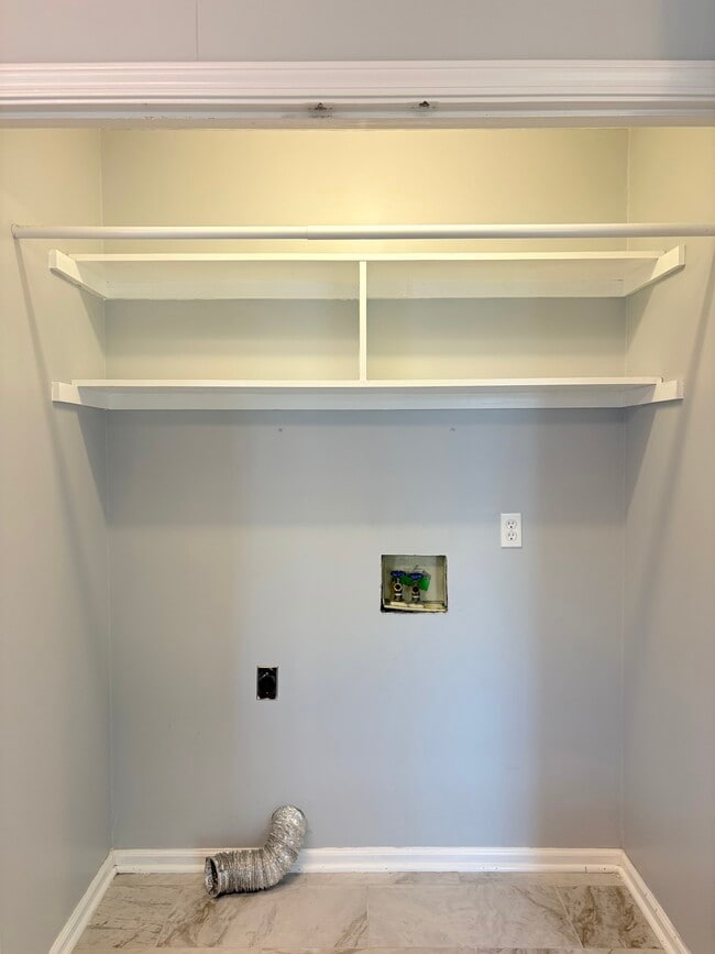 Building Photo - 1016 Lois Ln