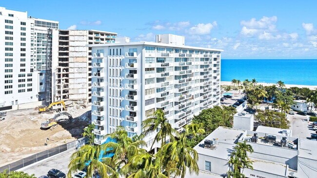 Building Photo - 5313 Collins Ave
