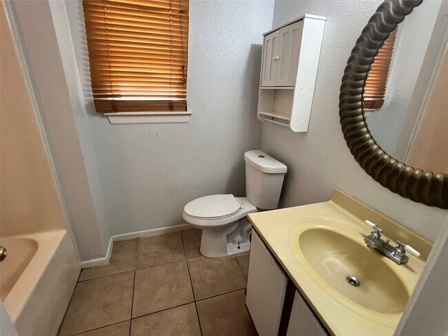 Building Photo - 11730 Alamo Dr