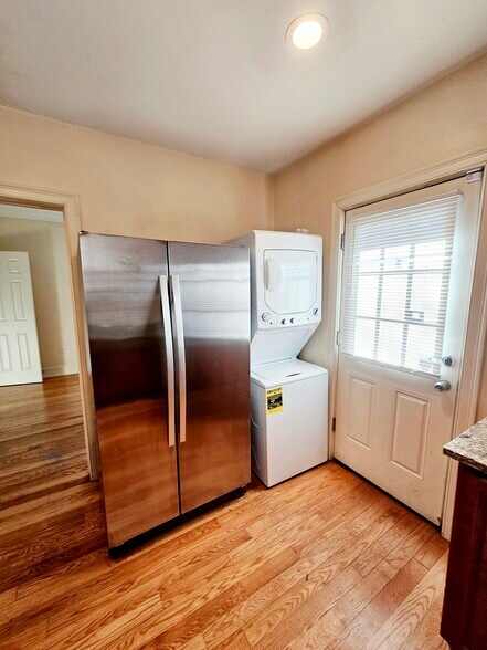 Building Photo - 35 Pratt St