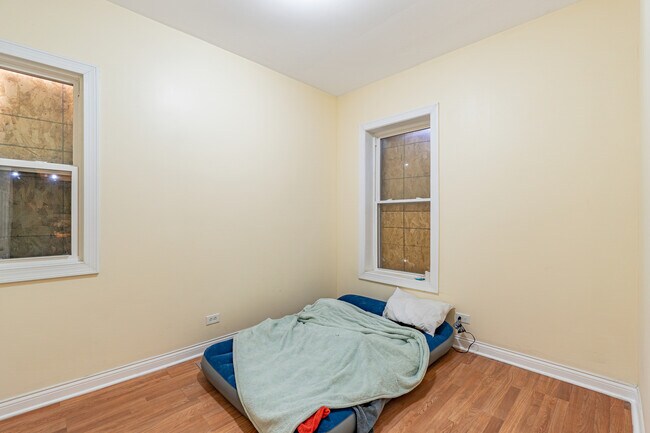 Building Photo - 7144 S Wentworth Ave