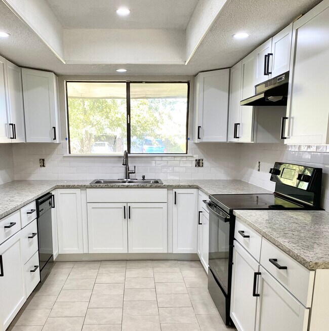 Building Photo - 305 W Quantico St