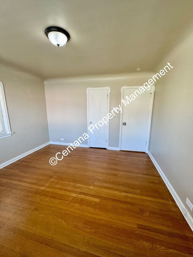 Building Photo - $500 off first months rent on 3 bed 2 bath...