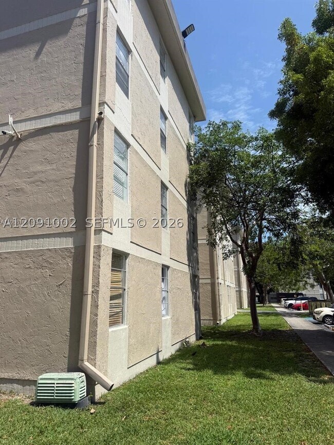 Building Photo - 1875 W 56th St