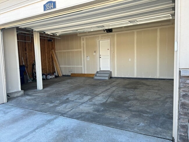 Building Photo - Beautiful Home in Frederick with Solar Panels!