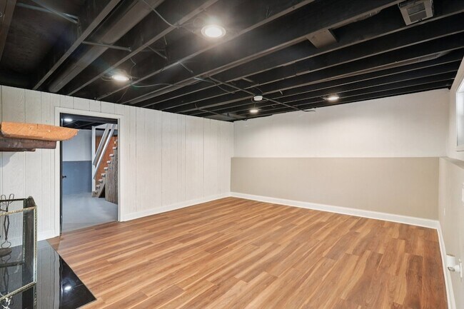 Building Photo - 23460 W N Lakewood Ln