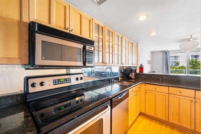 Building Photo - 1000 West Ave