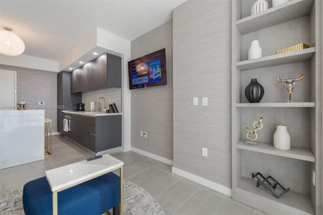 Building Photo - 227 NE 2nd St