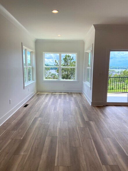 Building Photo - 1174 Ranch Marina Rd