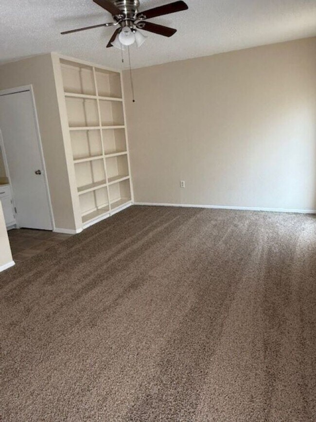 Building Photo - 6929 SW Hampshire- AVAILABLE NOW!