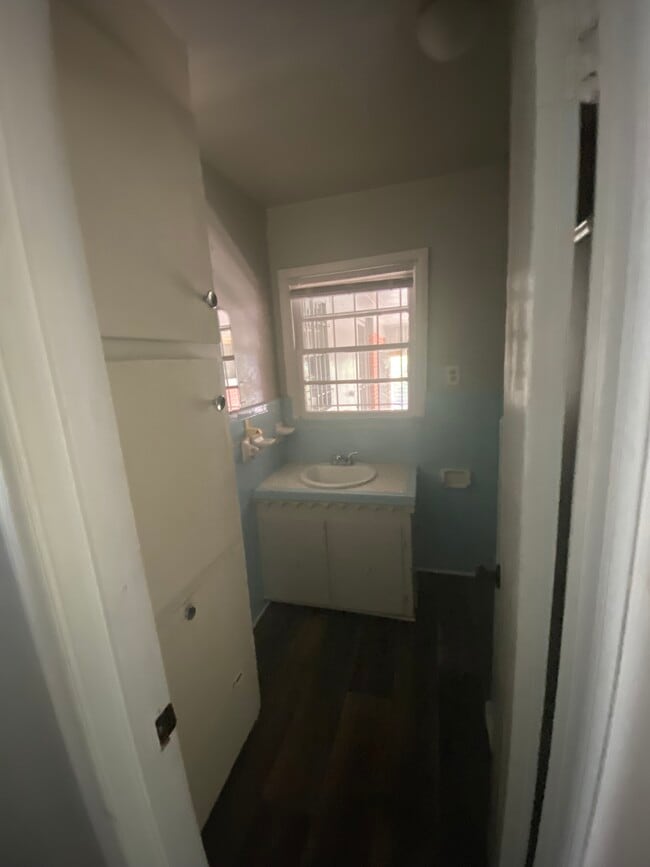 Building Photo - 2107 Spring St