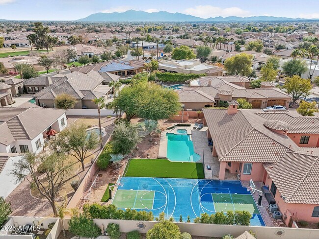 Building Photo - 351 N Cloverfield Cir