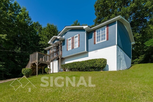 Building Photo - 1300 Yukon St