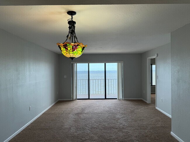 Building Photo - Directly on the River, what a view!!