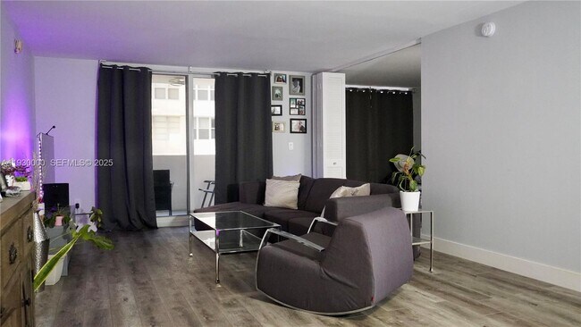 Building Photo - 1833 S Ocean Dr